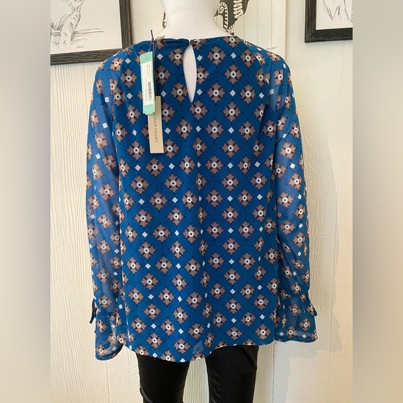 NWT 41 Hawthorn Women’s Sebrina Tie Bell Sleeve Top Size Medium - Picture 2 of 3